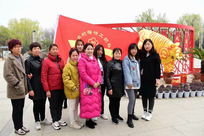 女神节老师带学员公园开心玩2.jpg