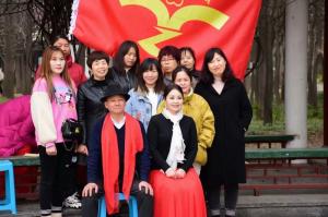 女神节老师带学员公园开心玩
